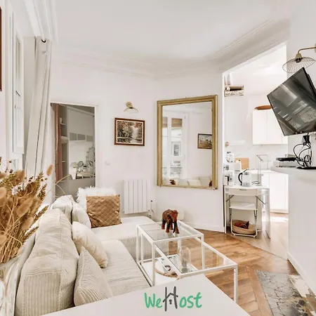 Parisian Charm A Stone's Throw From Montmartre *