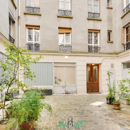 Apartment Parisian Charm A Stone's Throw From Montmartre