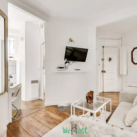 Parisian Charm A Stone's Throw From Montmartre Apartment