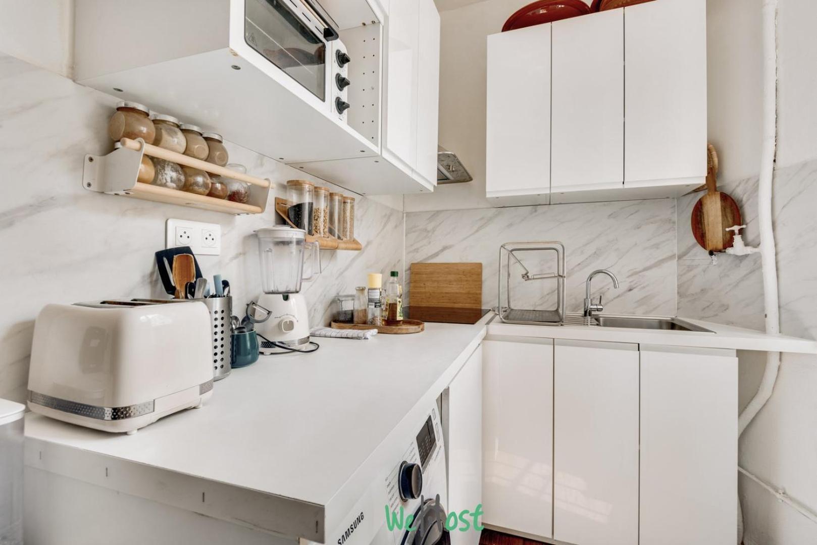 Apartment Parisian Charm A Stone's Throw From Montmartre