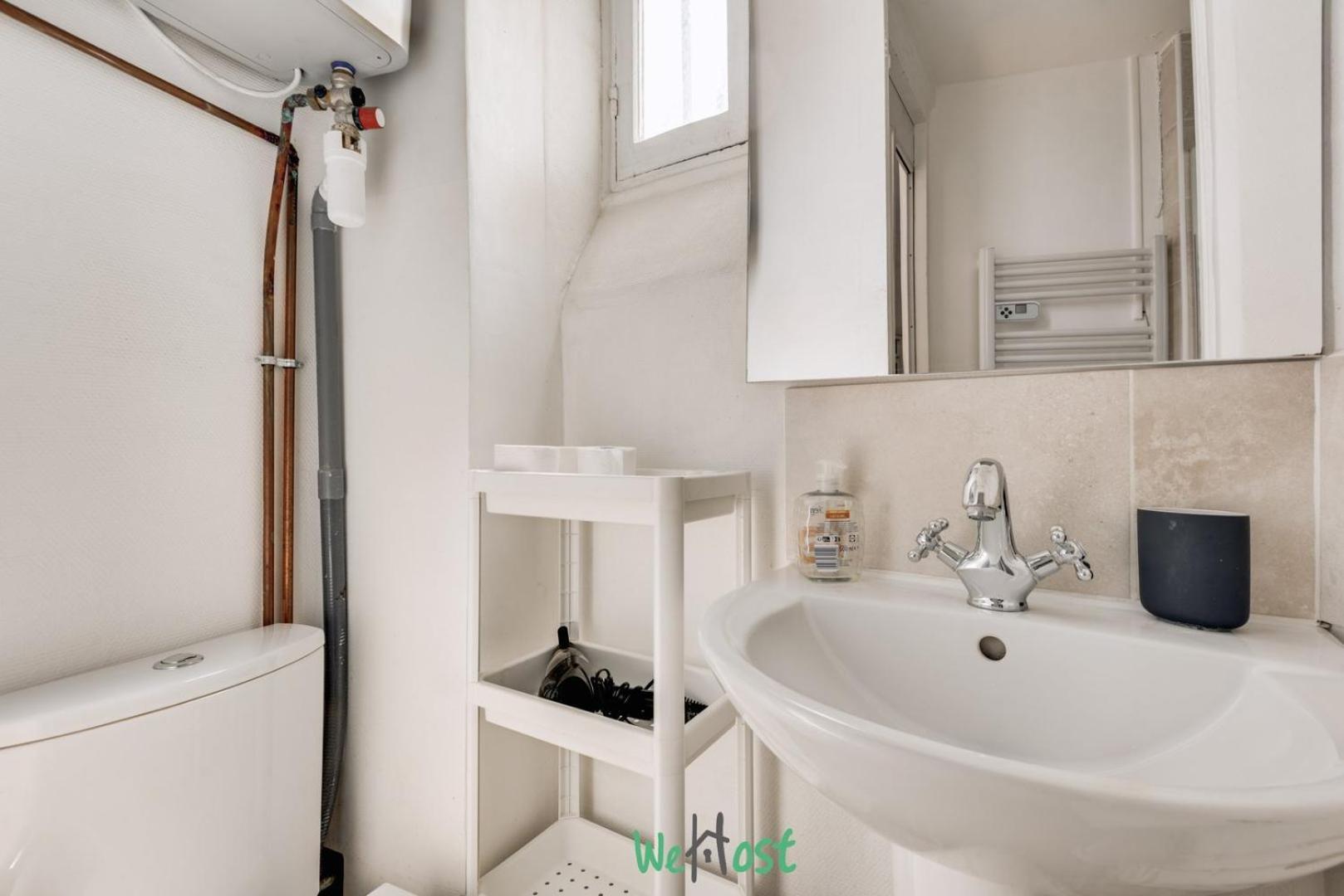 Parisian Charm A Stone's Throw From Montmartre Apartment *