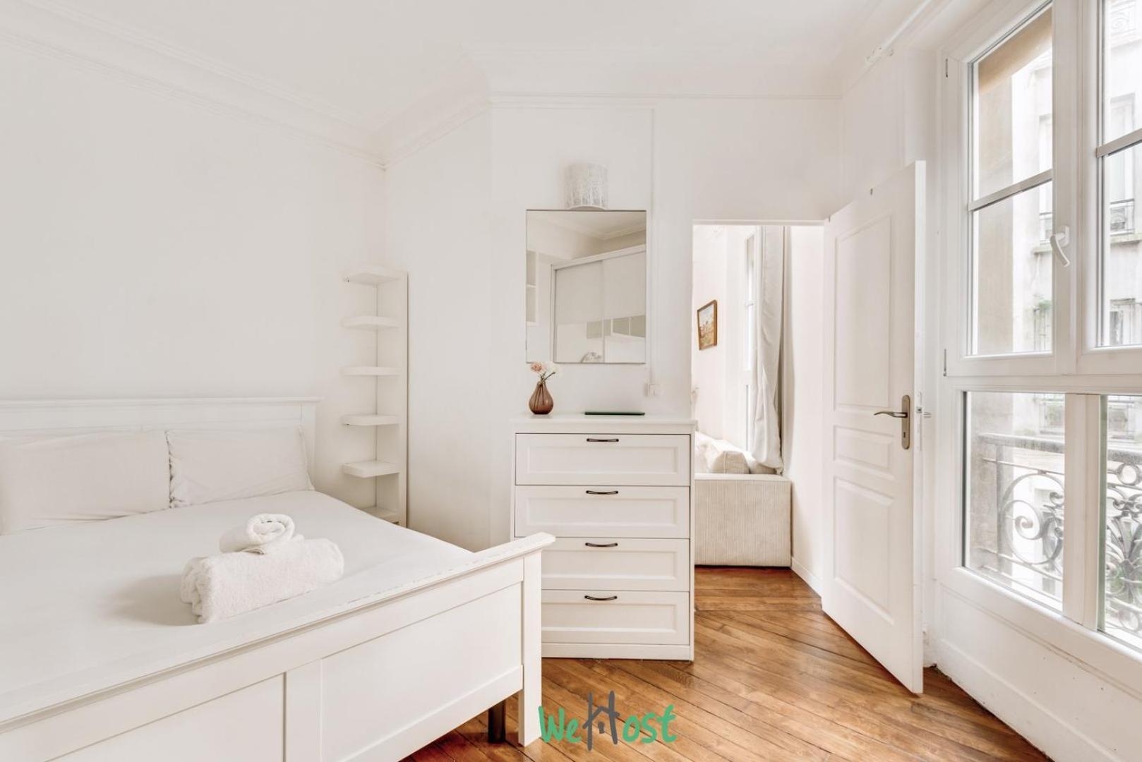Parisian Charm A Stone's Throw From Montmartre * Paris
